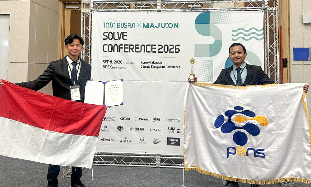 Saifullah Ahmad Musyanto, VP of Engineering at ARUPONIC (left), and Dafit Ody Endriantono (right) at SOLVE Conference 2026.