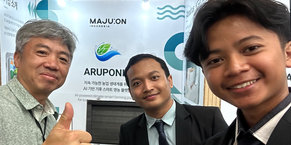 The ARUPONIC team (right) and Jeon Young-June, Founder and CEO of GEOWIND (left), at SOLVE Conference 2026.