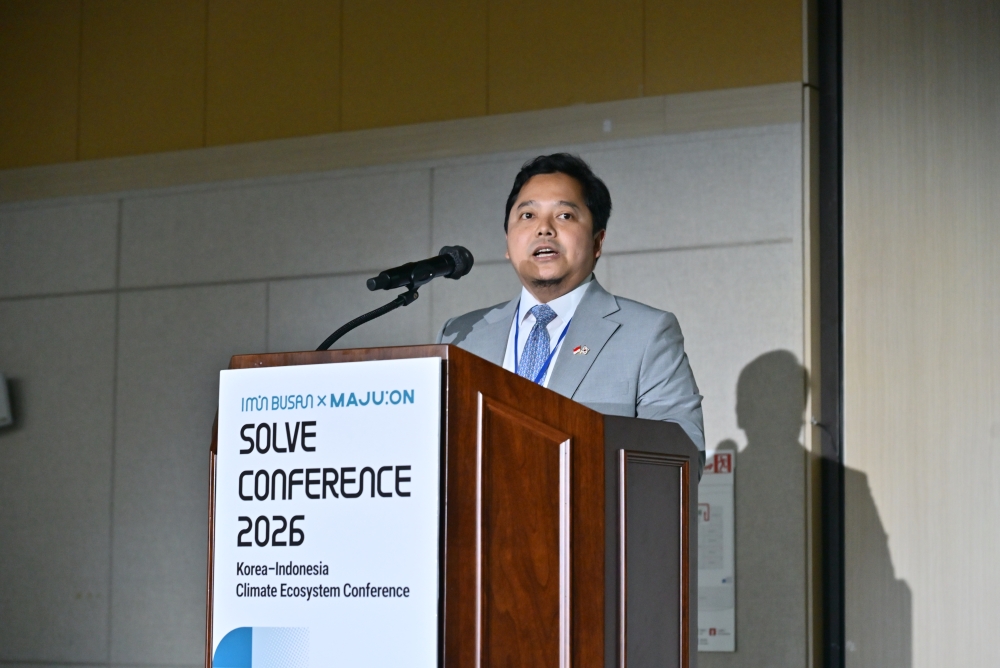 Presentation with Deputy Ambassador Wardana of the Embassy of Indonesia in Korea