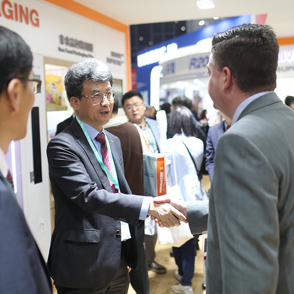 SK종합화학 김형건 사장, 2018 차이나플라스 현장 방문