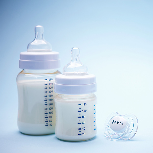 환경호르몬 NO! 내구성 있고 안전한 플라스틱 젖병 소재와 특징