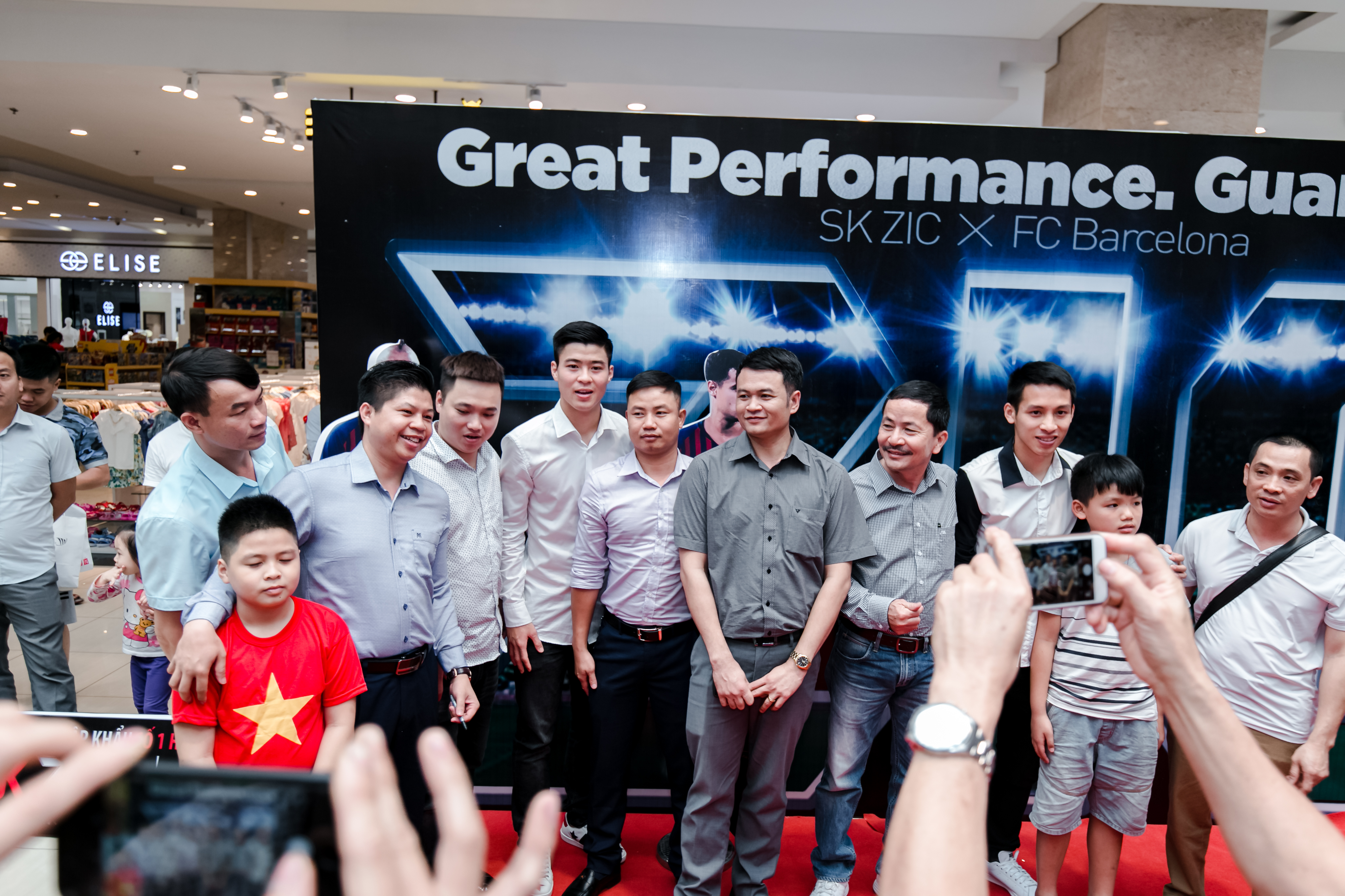 선수들 - 팬들과 기념 촬영