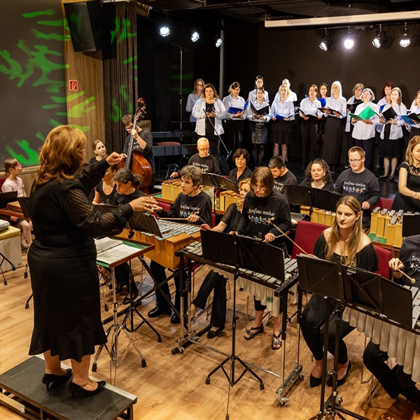 헝가리 부다페스트에서 열린 ‘GMF in Hungary’에서 발달장애인 연주팀이 공연을 하고 있다.