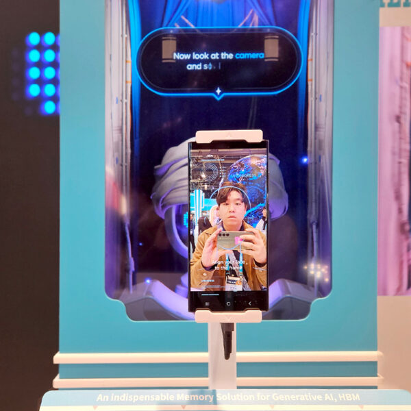 HBM 반도체가 결합한 포춘텔러 머신의 모습