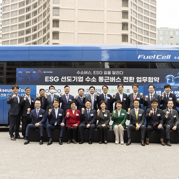 [보도사진2] 수소버스 앞 단체사진