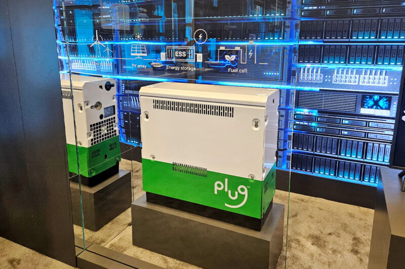 전시되어 있는 플러그의 수소연료전지 젠드라이브