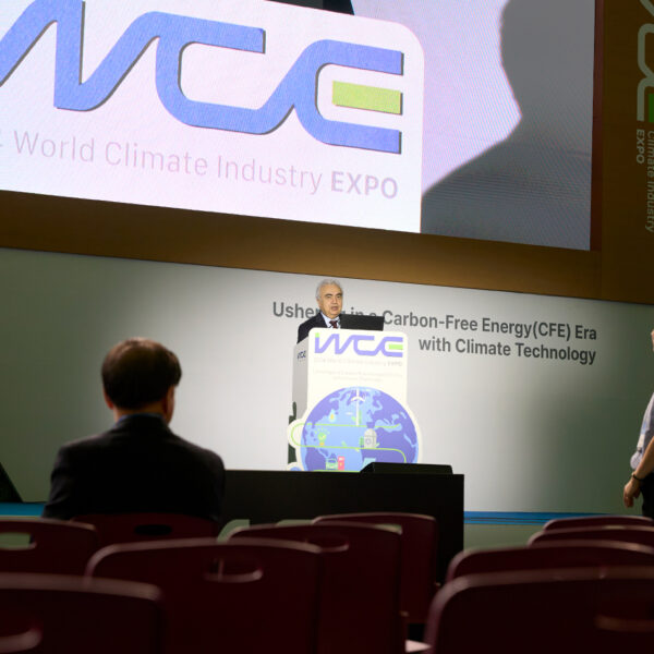 기조연설을 진행 중인 파티 비룰 IEA 사무총장