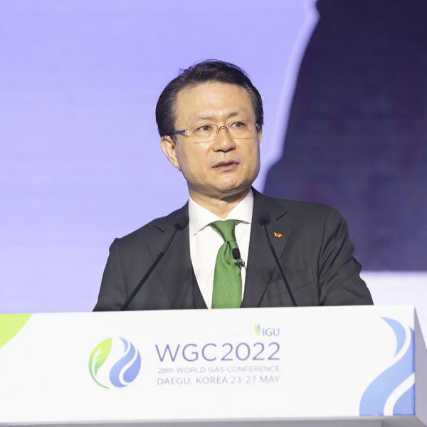 유정준 SK E&S 대표이사 부회장이 26일 ‘2022 세계가스총회(WGC 2022)’ 기조발표 세션에서 ‘넷제로 목표를 향한 아시아의 가스산업’을 주제로 발표하고 있다.