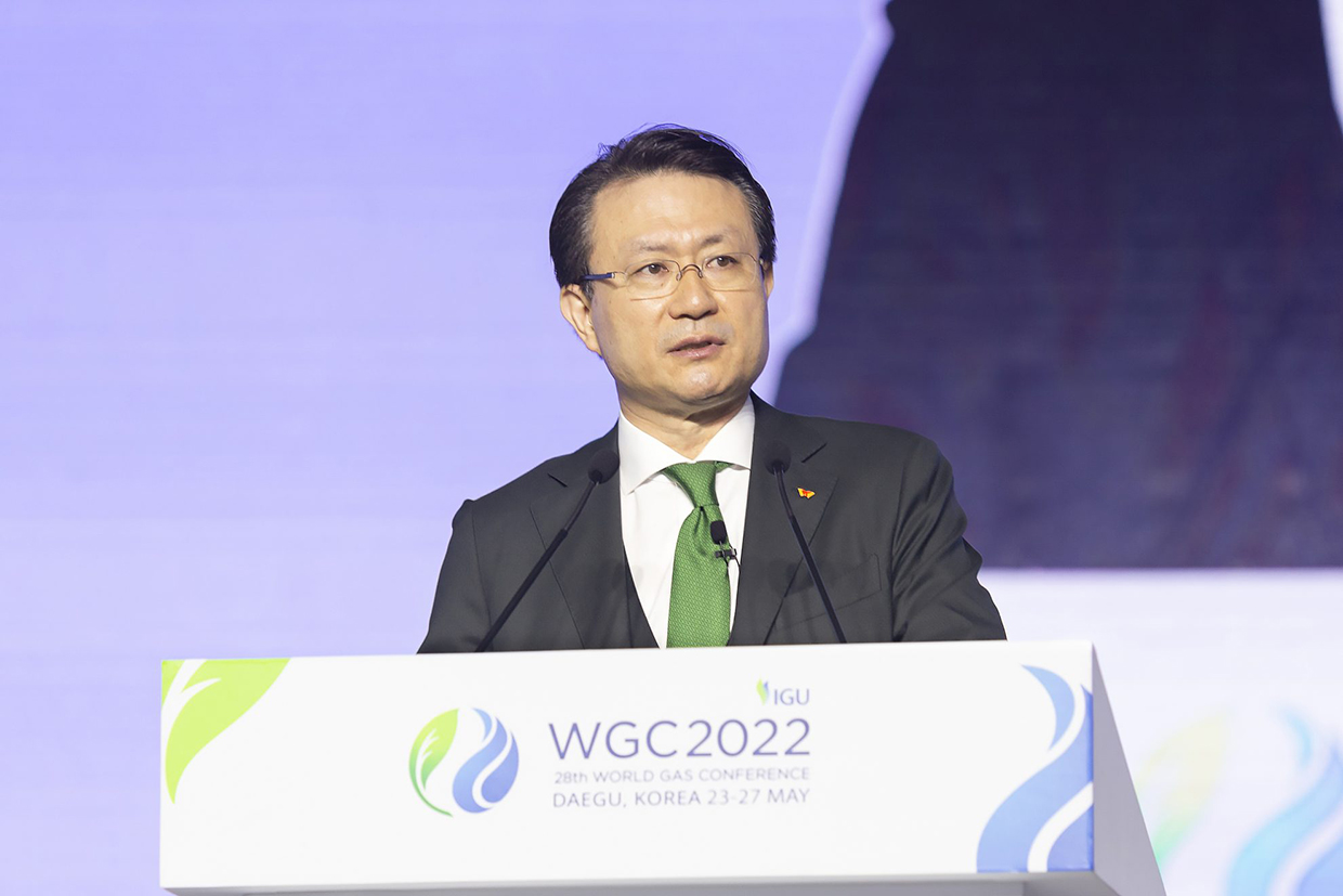 유정준 SK E&S 대표이사 부회장이 26일 ‘2022 세계가스총회(WGC 2022)’ 기조발표 세션에서 ‘넷제로 목표를 향한 아시아의 가스산업’을 주제로 발표하고 있다.