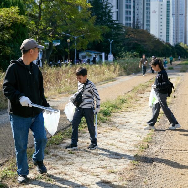 플로깅 이벤트에 참여한 모습