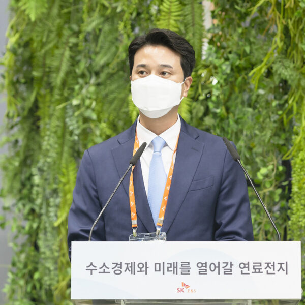 추형욱 SK E&S 대표이사 사장이 1일 일산 킨텍스 ‘H2 MEET 2022’ 행사장에서 열린 ‘수소경제와 미래를 열어갈 연료전지’ 토크쇼에서 수소 연료전지의 중요성에 대해 강조하고 있다.