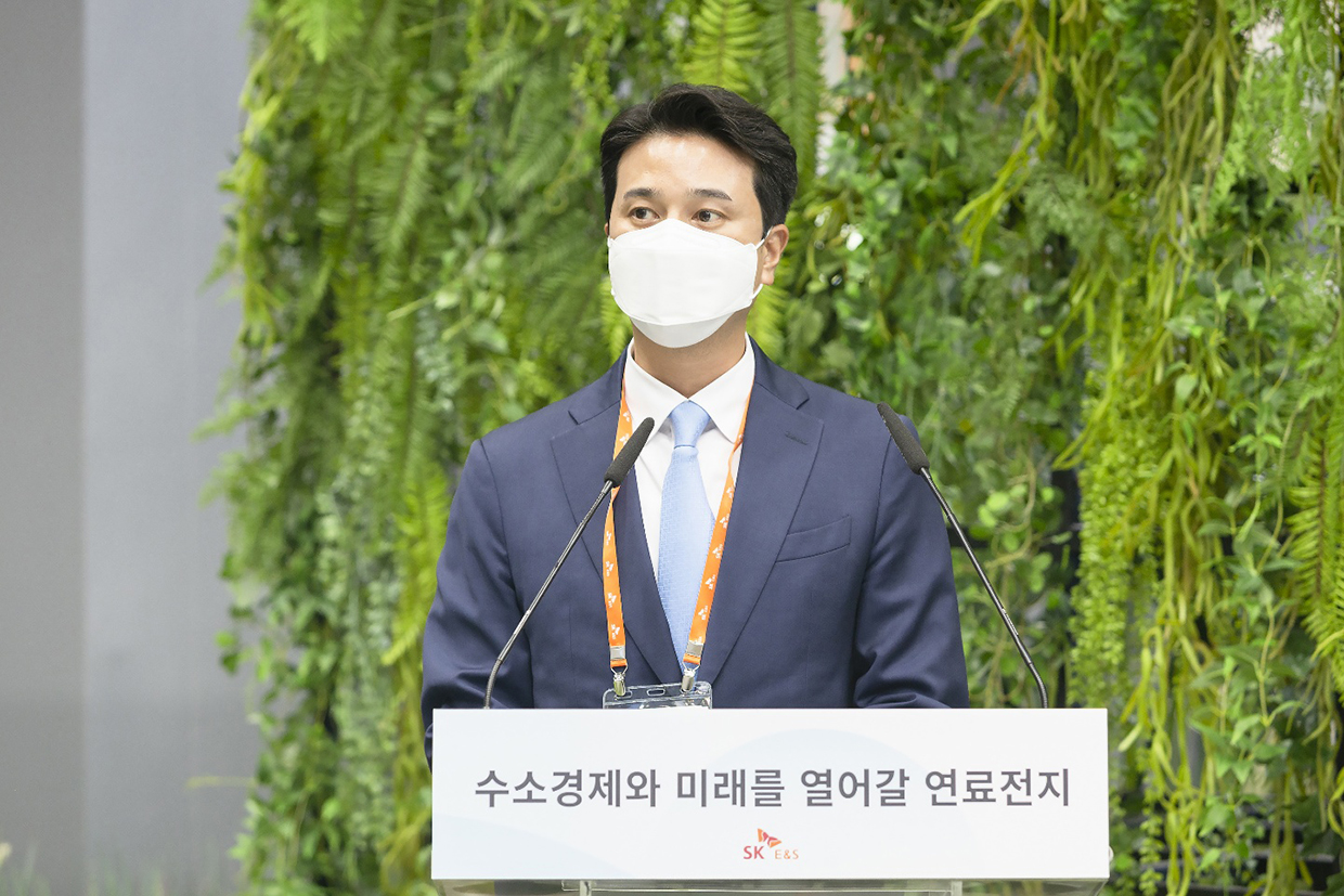 추형욱 SK E&S 대표이사 사장이 1일 일산 킨텍스 ‘H2 MEET 2022’ 행사장에서 열린 ‘수소경제와 미래를 열어갈 연료전지’ 토크쇼에서 수소 연료전지의 중요성에 대해 강조하고 있다.