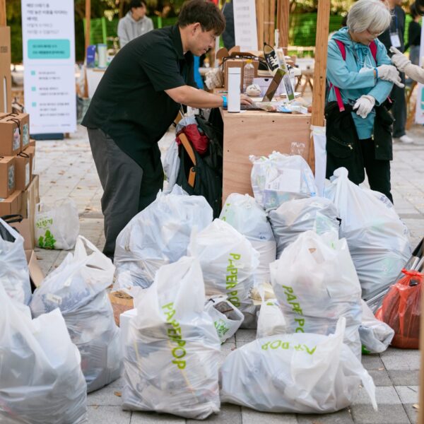 플로깅 이벤트에 참여한 모습