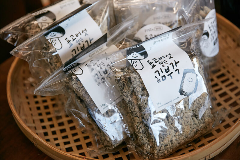 '군산섬김' 매장과 판매 상품들