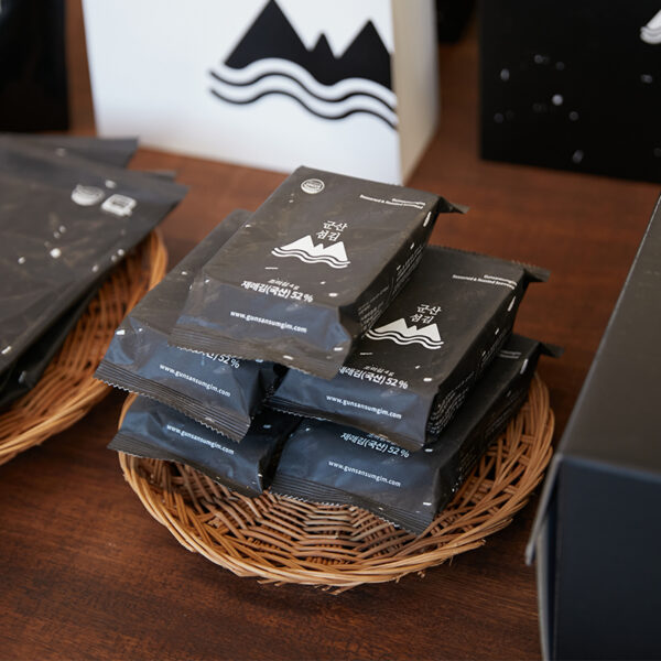 '군산섬김' 매장과 판매 상품들