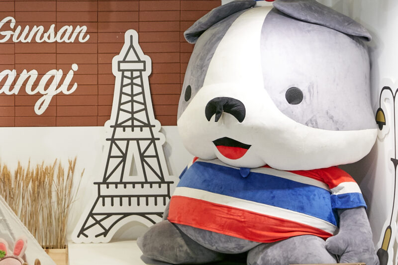 '먹방이' 캐릭터와 먹방이 HOUSE와 인문학 창고  '정담'  내부 모습