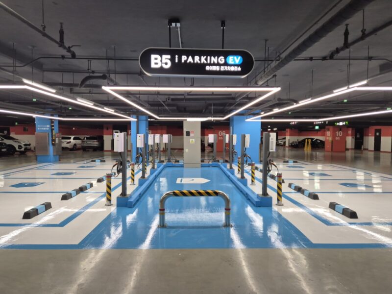 서울 종로구 ‘SK그린캠퍼스’ 내 아이파킹 전기차 충전소 전경