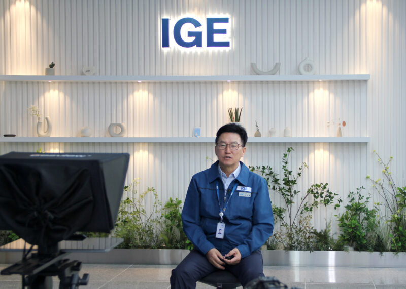 인터뷰 중인 신인철 팀장의 모습