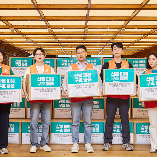 4월 8일, 서울시 종로구 SK서린빌딩에서 진행된 ‘산불 피해 가구 지원 긴급구호키트 제작 봉사활동’ 진행 현장