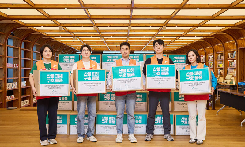 4월 8일, 서울시 종로구 SK서린빌딩에서 진행된 ‘산불 피해 가구 지원 긴급구호키트 제작 봉사활동’ 진행 현장